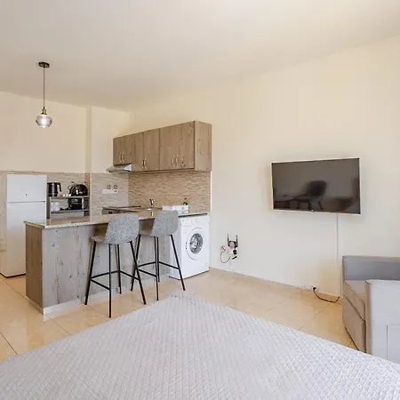 Апартаменти Danaos Seaside 104 With Pool In Tourist Area Пафос